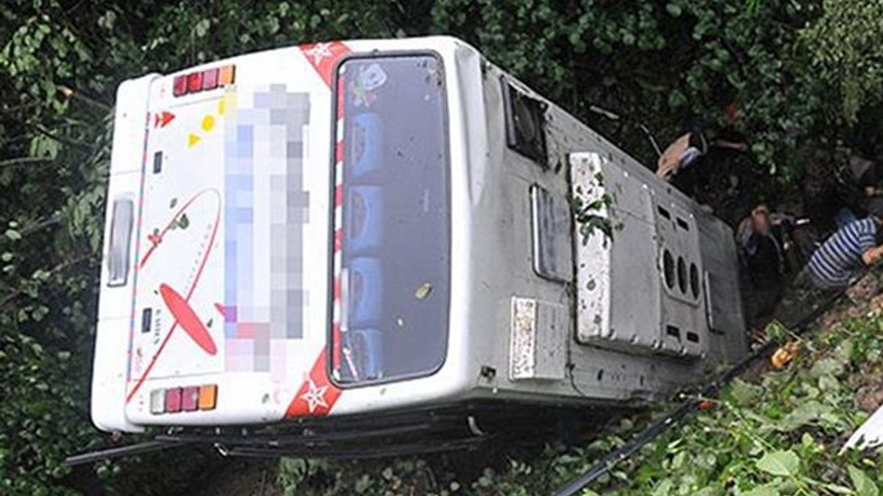 Hindistan'da otobüs uçuruma yuvarlandı: 6 ölü, 30 yaralı