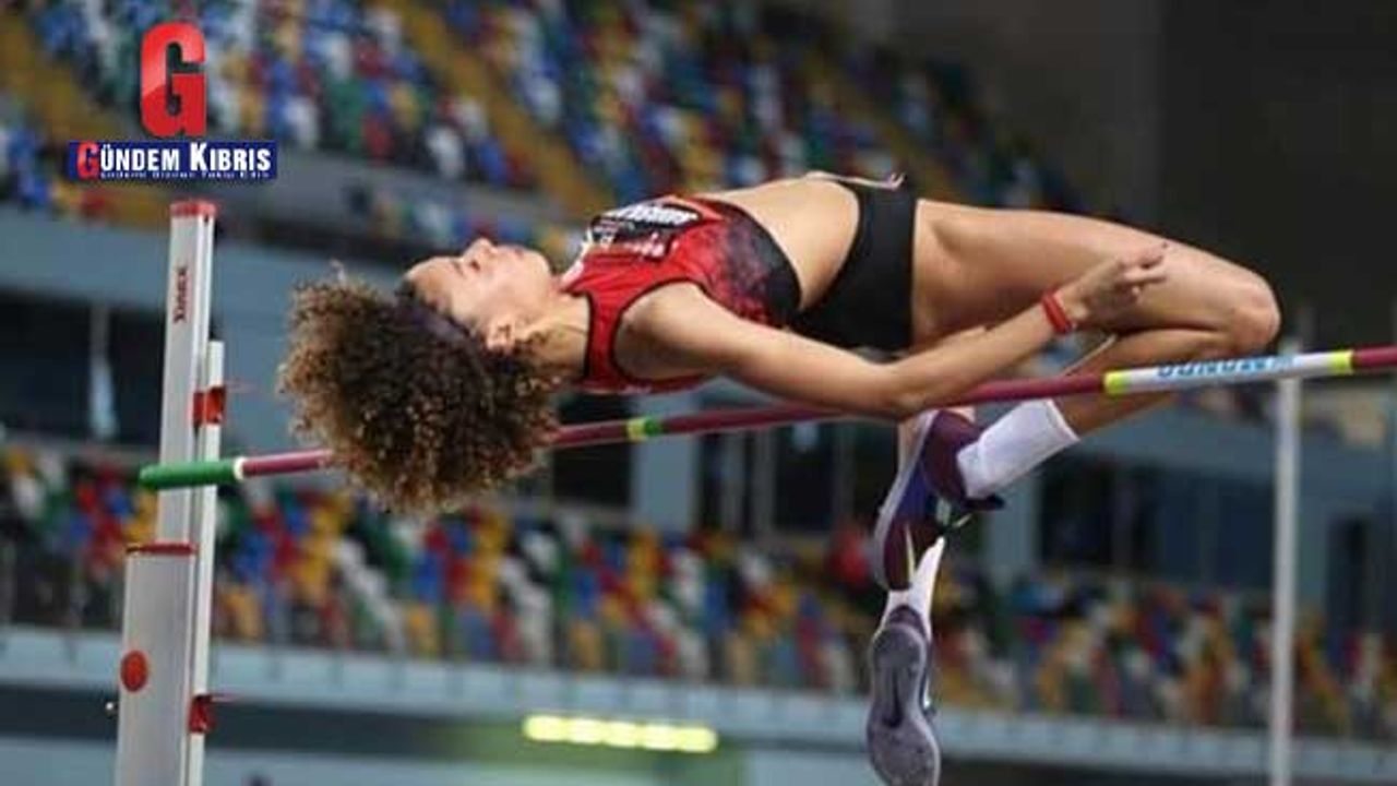 CUMHURBAŞKANI TATAR,  BUSE SAVAŞKAN VE MERVE ÇELEBİ’Yİ TEBRİK ETTİ