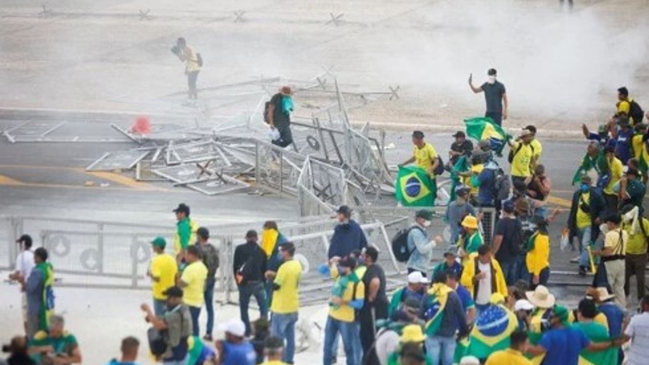 Brezilya'da kongre baskını!