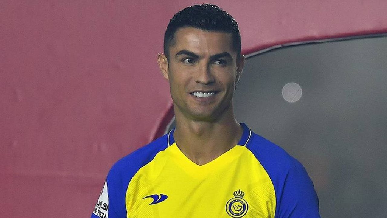 Ronaldo, Suudi Arabistan'daki ilk maçını Messi'ye karşı oynayabilir