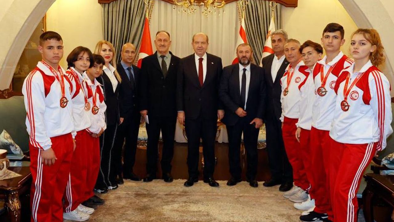 Cumhurbaşkanı Tatar, kick boks sporcularını kabul etti