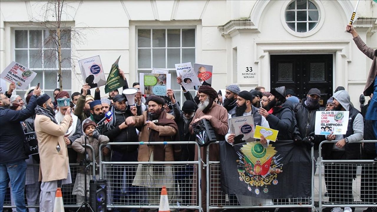 Londra'da Müslümanlar Kur'an-ı Kerim yakılmasını protesto etti
