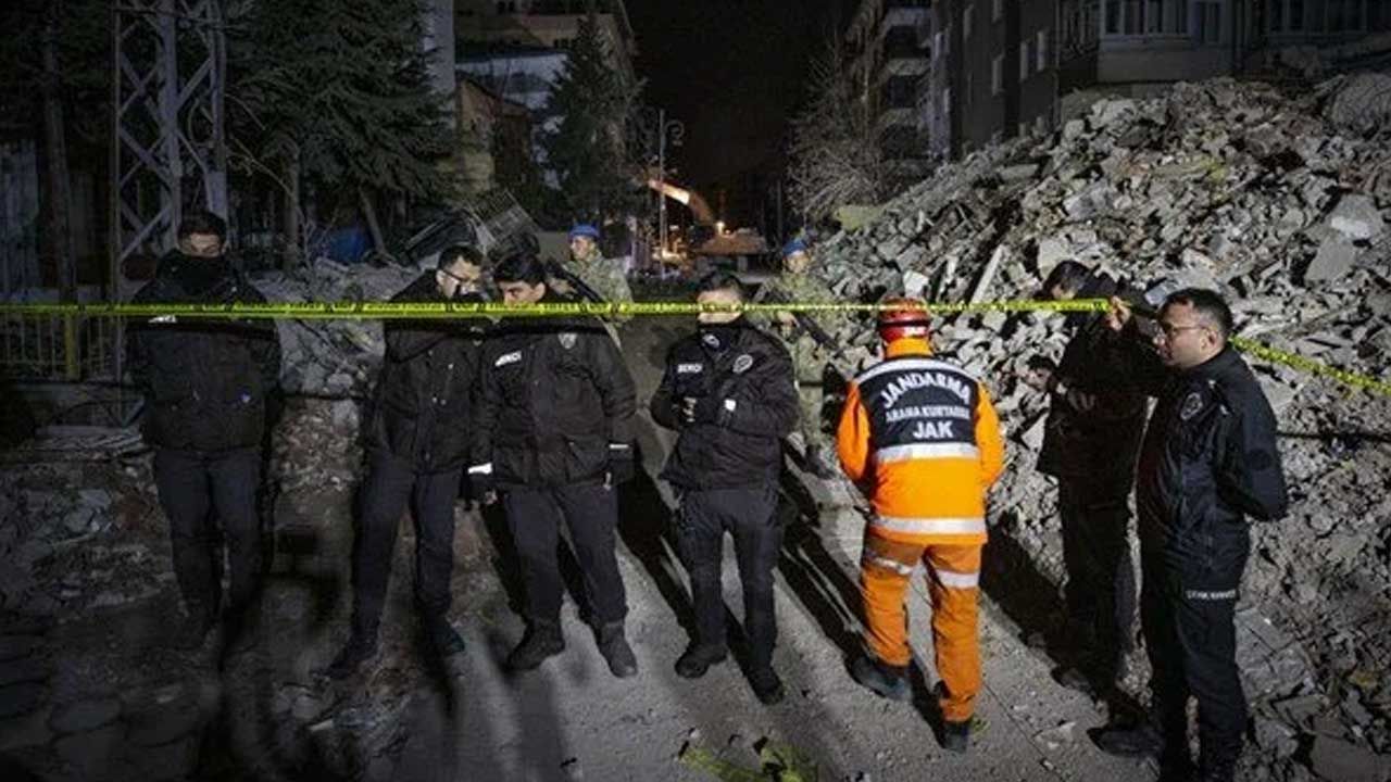 Malatya'da 5,6 büyüklüğündeki depremde bir kişi daha hayatını kaybetti