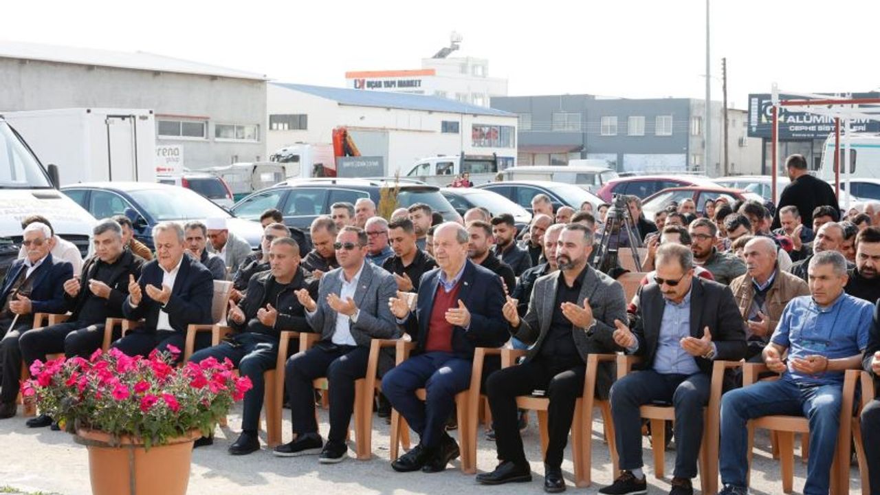 Cumhurbaşkanı Tatar, depremde hayatını kaybedenler için okutulan Mevlid-i Şerif’e katıldı