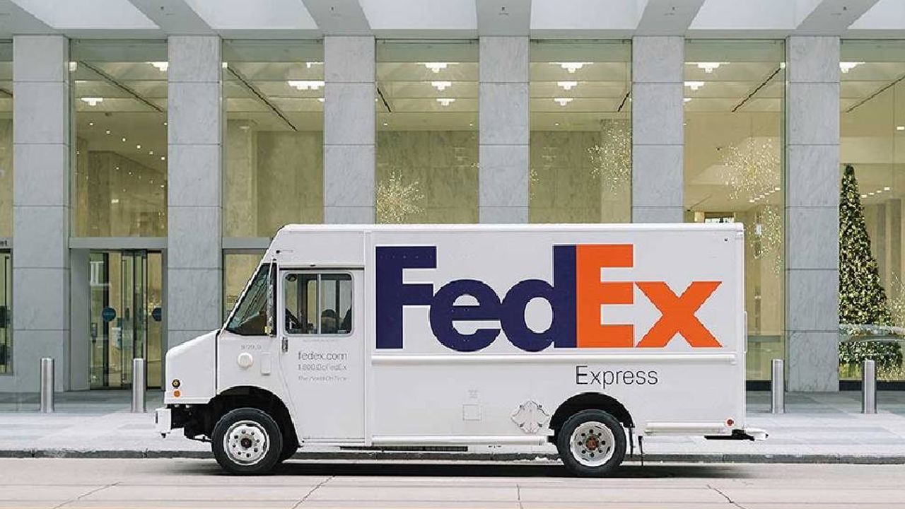 FedEx, yönetici ekibinin yüzde 10'undan fazlasını işten çıkaracak
