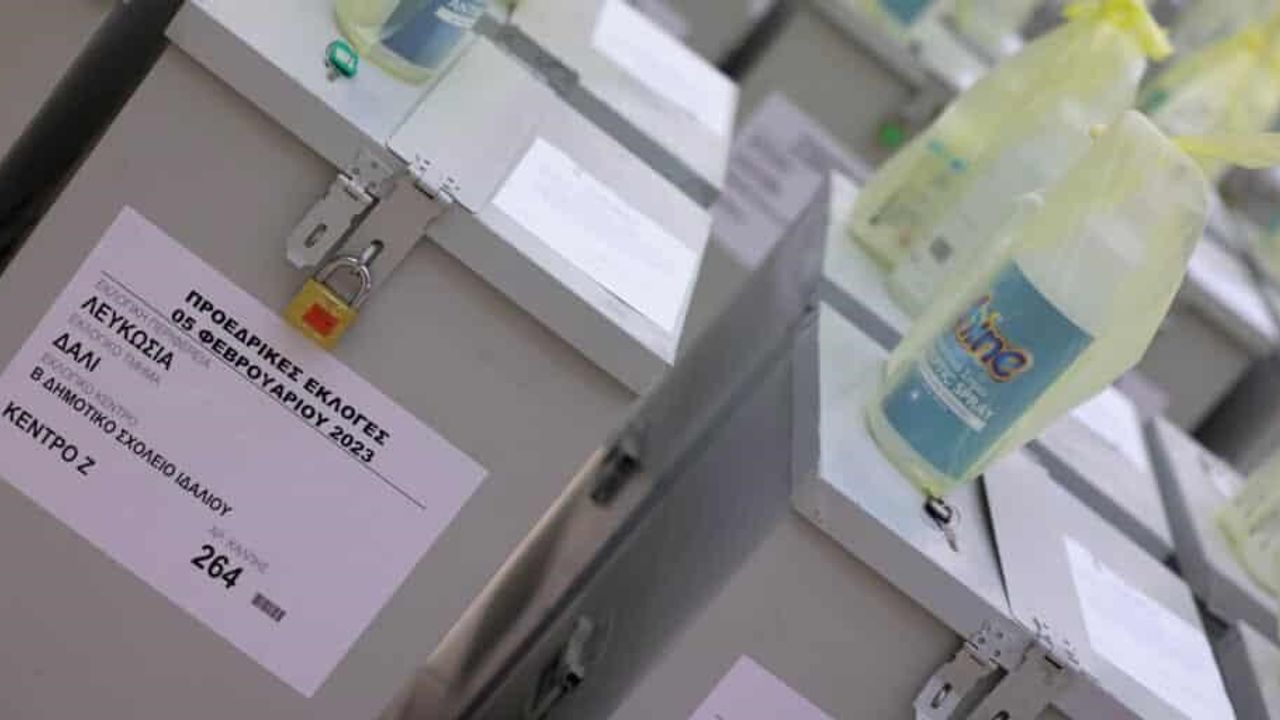 Güney Kıbrıs’taki başkanlık seçimlerinde oy verme işlemi devam ediyor