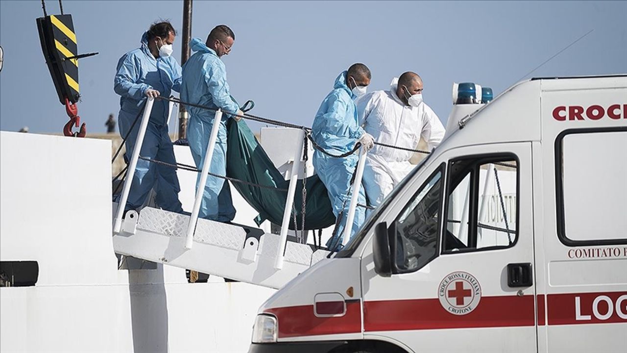 İtalya açıklarında batan teknede 43 düzensiz göçmen yaşamını yitirdi