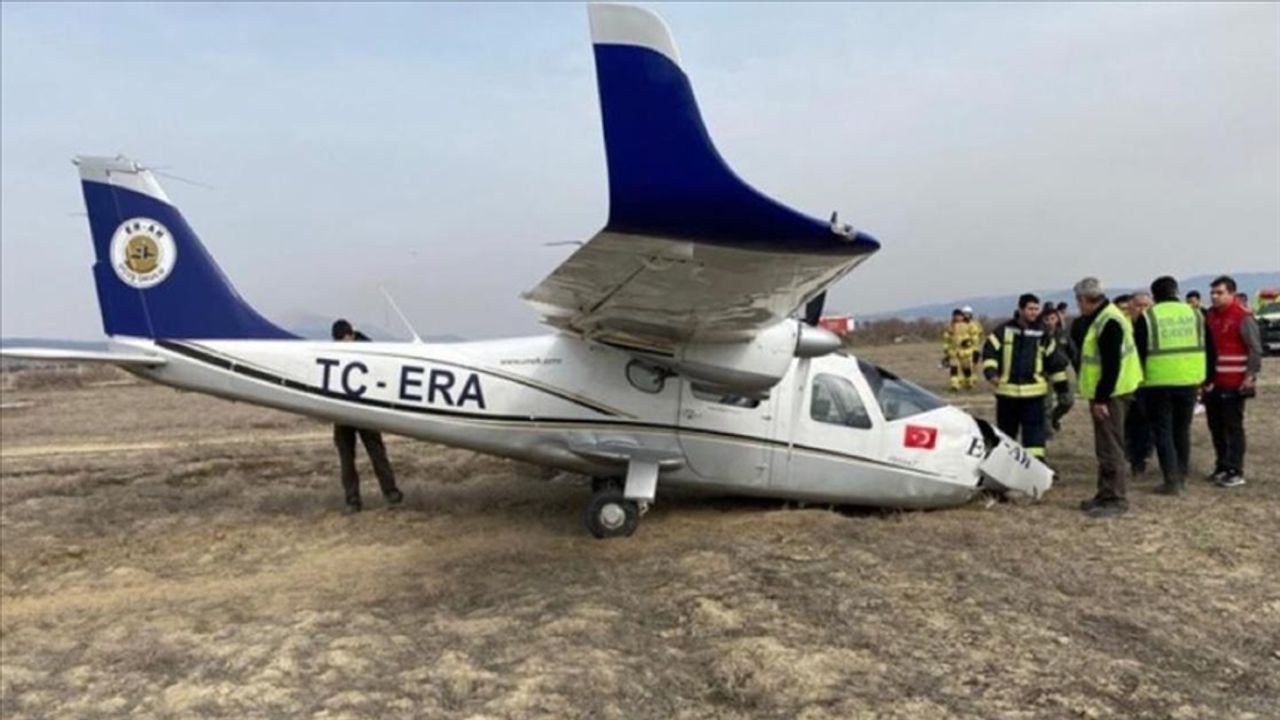 Isparta'da motoru bozulan eğitim uçağı araziye zorunlu iniş yaptı