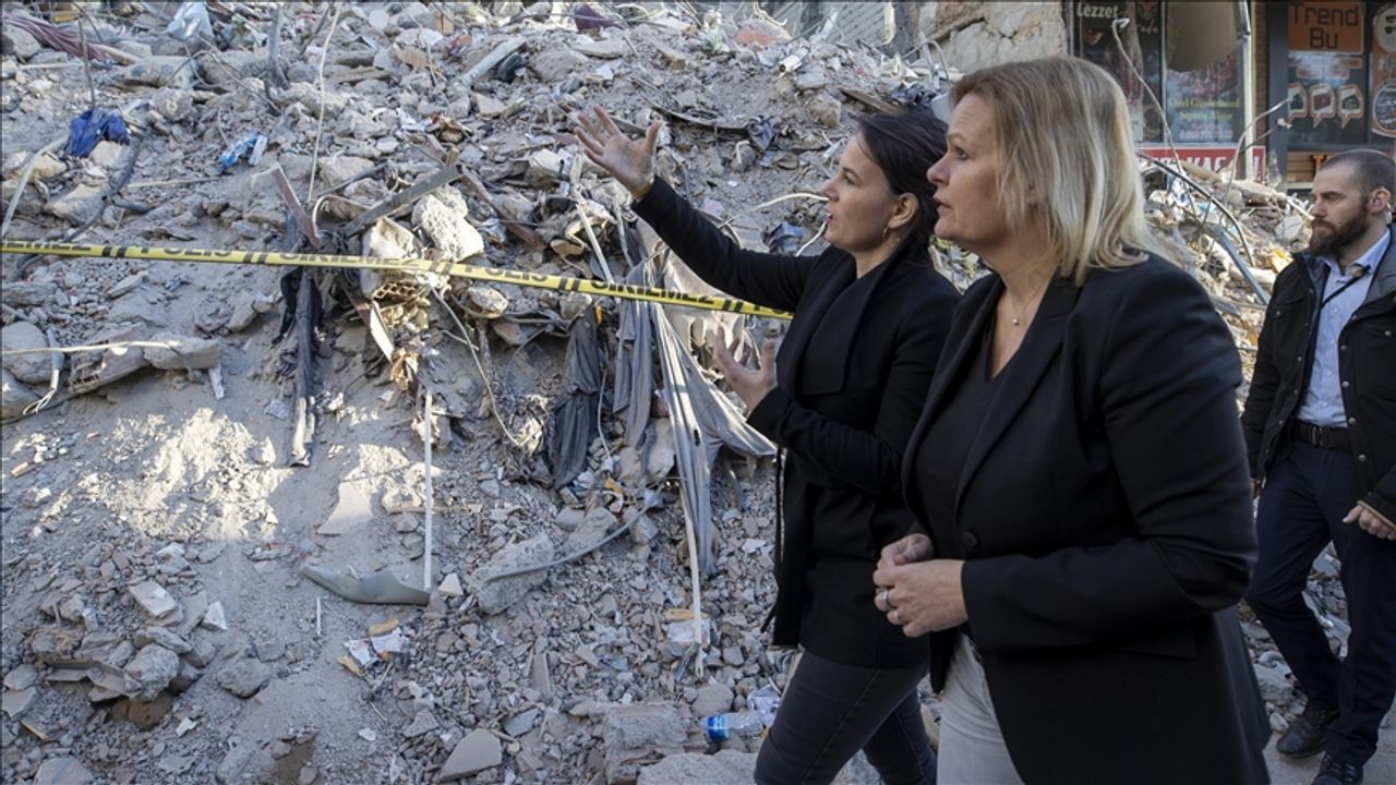 Baerbock: Deprem felaketinin boyutu kelimelerle ifade edilemez