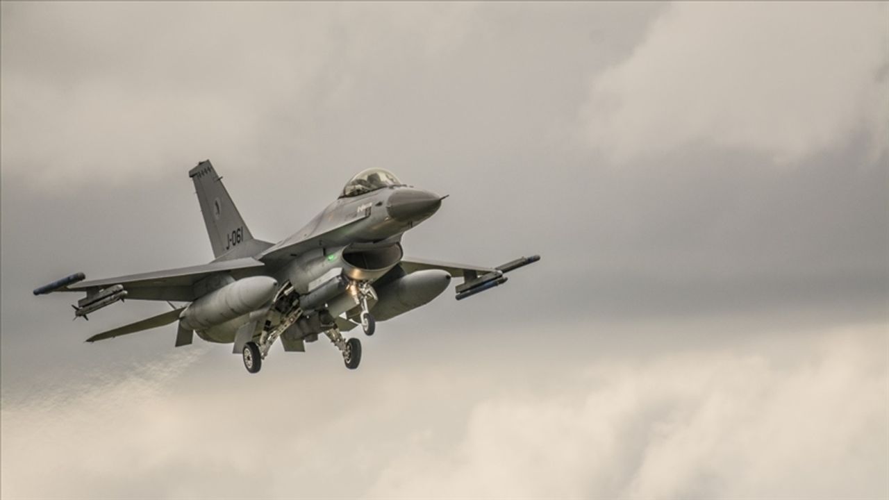 ABD'li vekillerden Başkan Biden'a, Ukrayna'ya F-16 verilmesi çağrısı