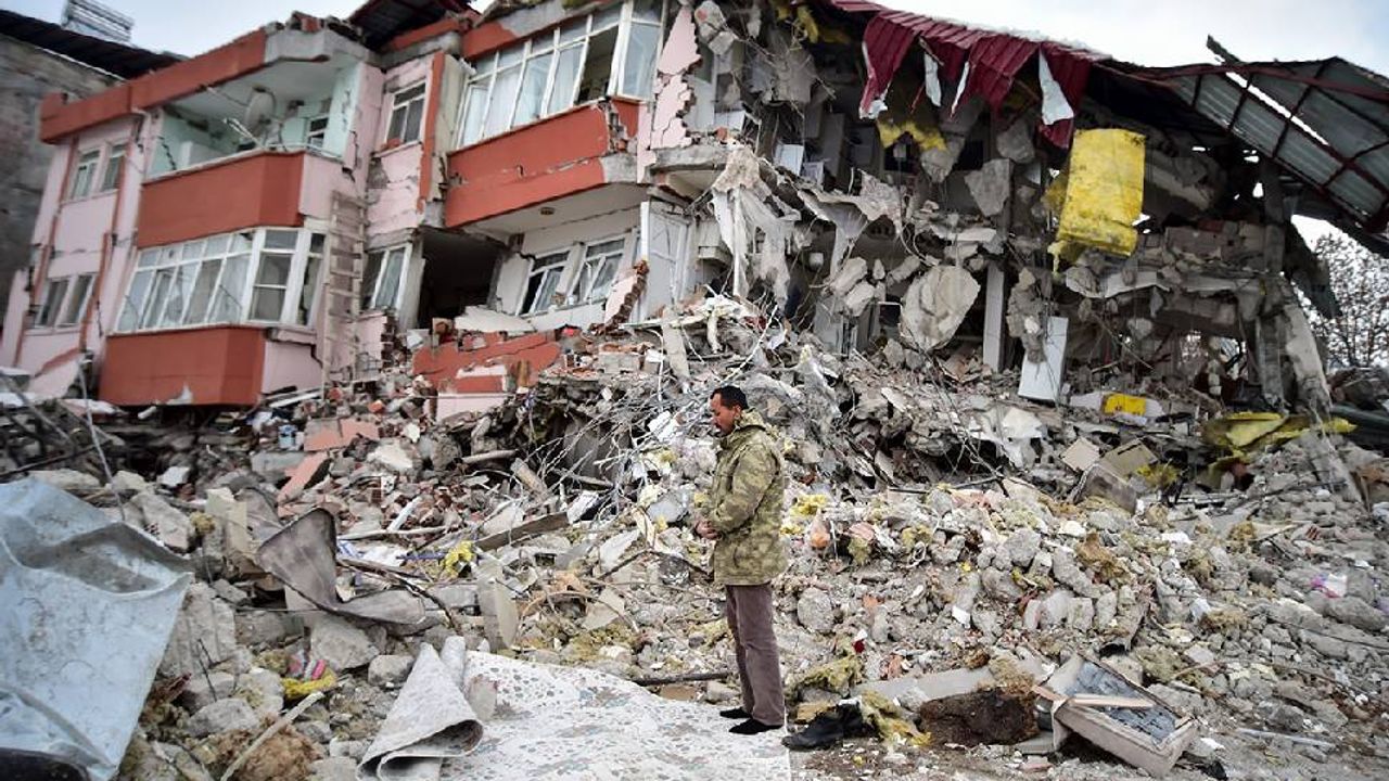 Depremlerde hayatını kaybedenlerin sayısı 44 bin 374'e yükseldi