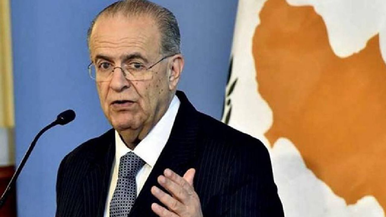 Rum Dışişleri Bakanı: Türkiye’yi MEB’den yaptırım politikasını terk ederek uzak tuttum