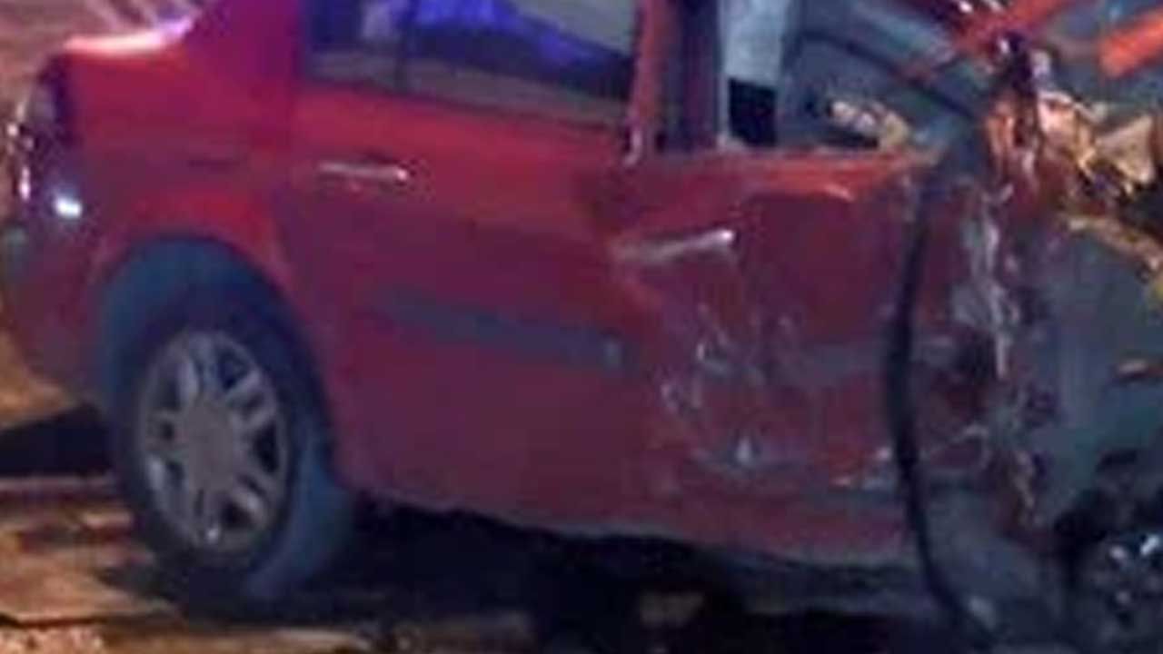 16 yaşındaki sürücü minibüsle çarpıştı: 1 ölü 2 yaralı