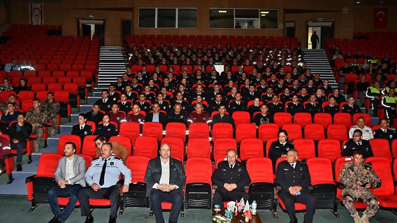 470 Polis mensubuna konferans düzenlendi...