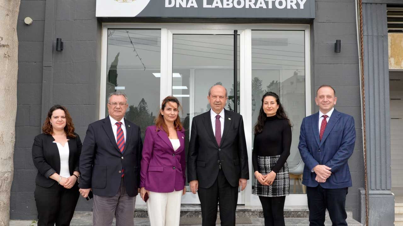 Cumhurbaşkanı Tatar, Kayıp Şahıslar Komitesi DNA Laboratuvarı’nı ziyaret etti