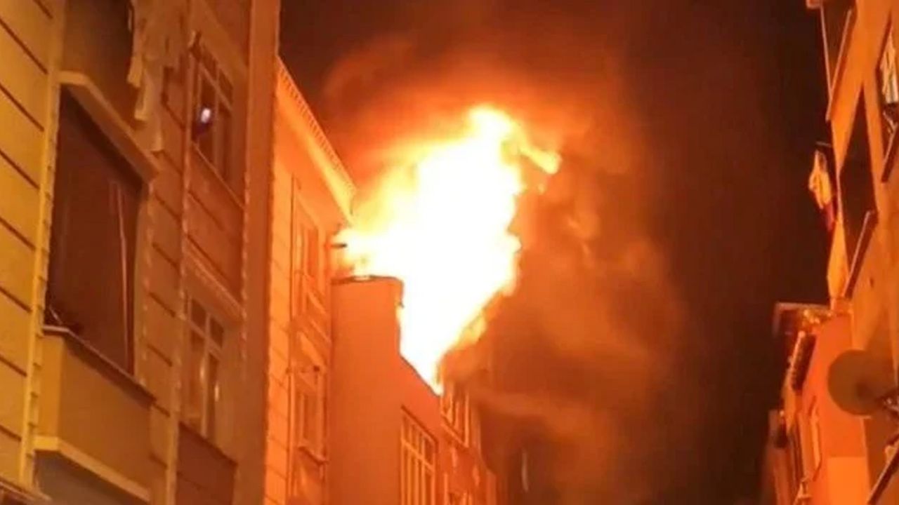 Evini ateşe verip sosyal medyada paylaştı