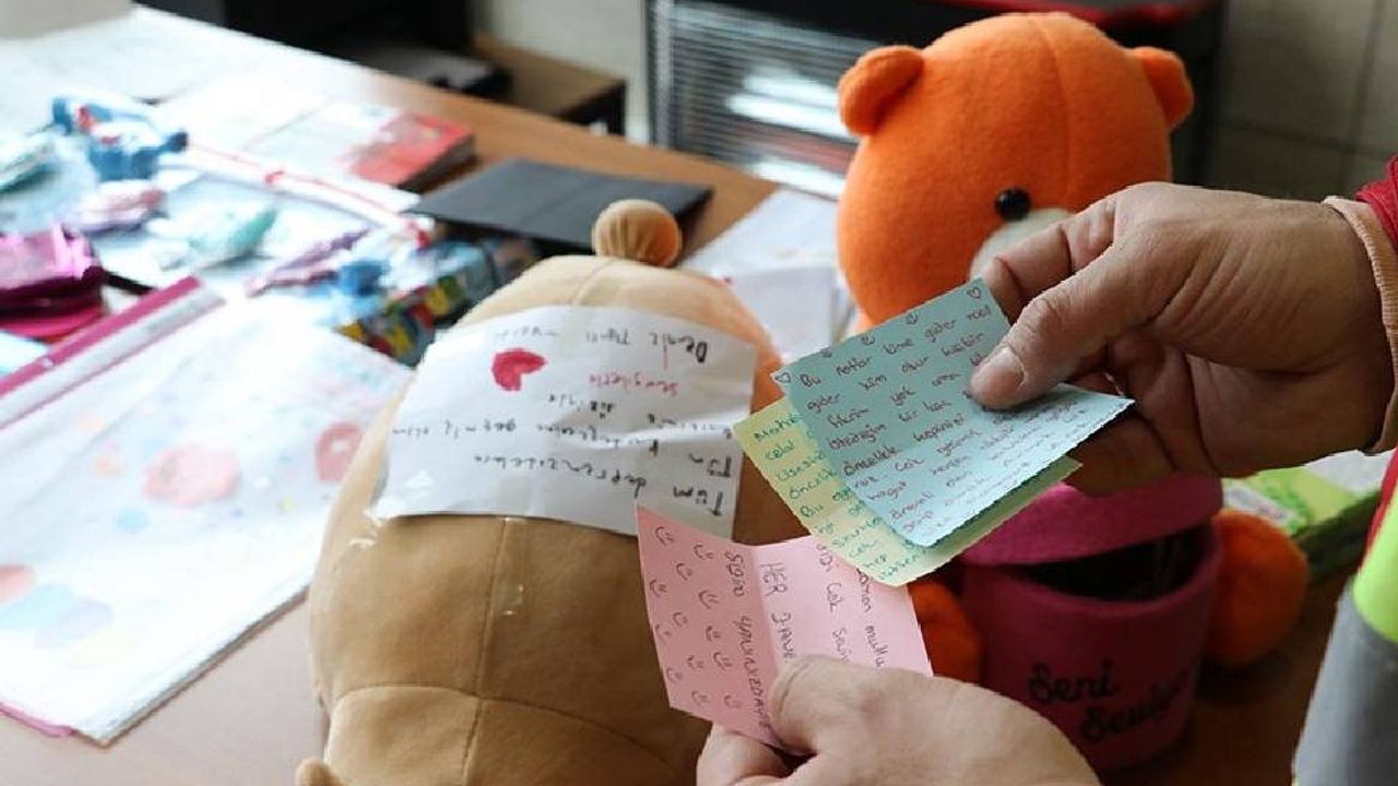 Çocukların depremzede çocuklara yazdığı notlar yürek ısıtıyor