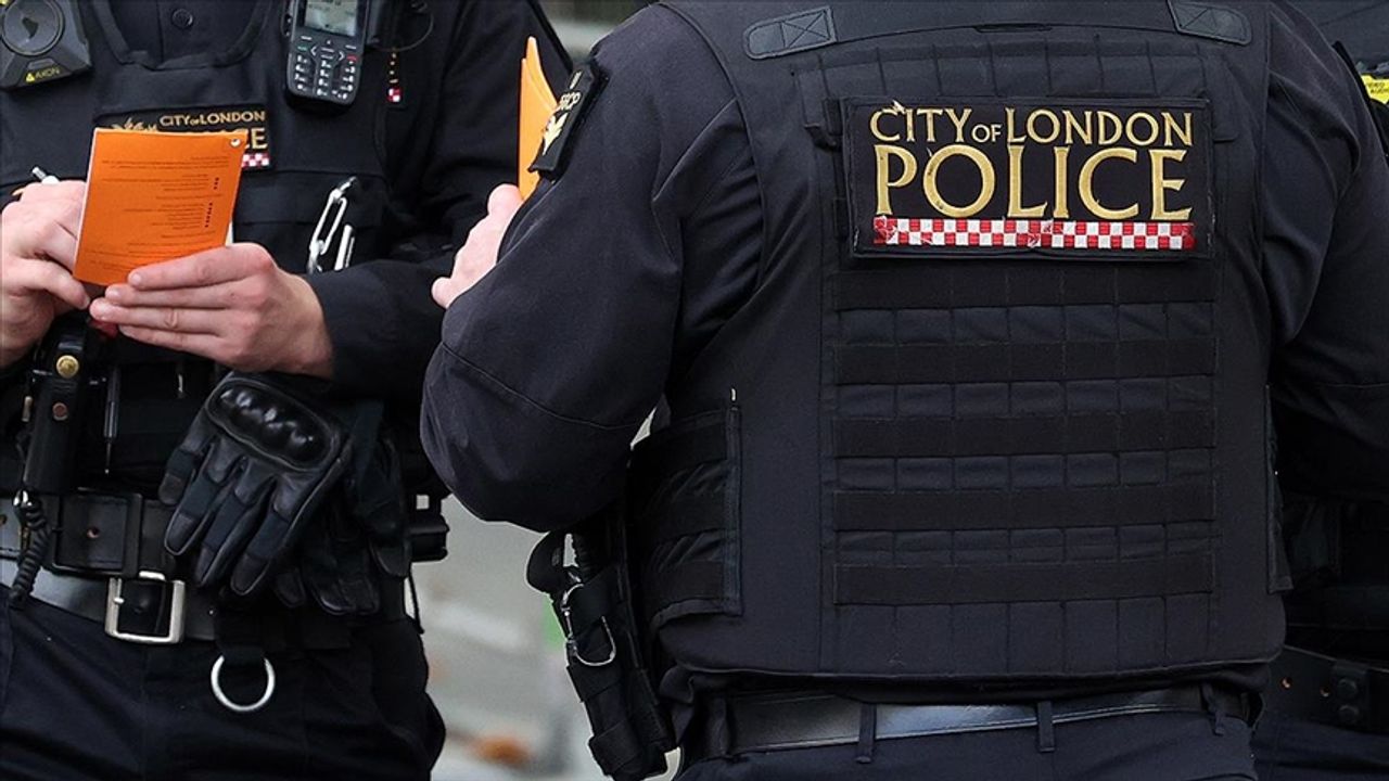 Rapor: İngiltere'de 8 yaşından küçük çocuklar çıplak aramaya maruz kaldı