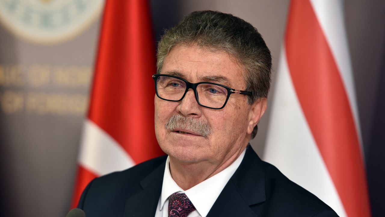 Başbakan Üstel, Cumhurbaşkanı Tatar'a yönelik yapılan saldırı girişimini kınadı