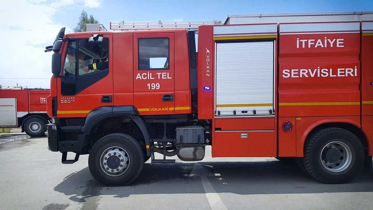 Taşkınköy'de araç yangını… İki araç hasar gördü
