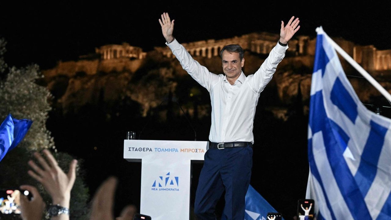 Yunanistan'da Yeni Demokrasi Partisi önde...