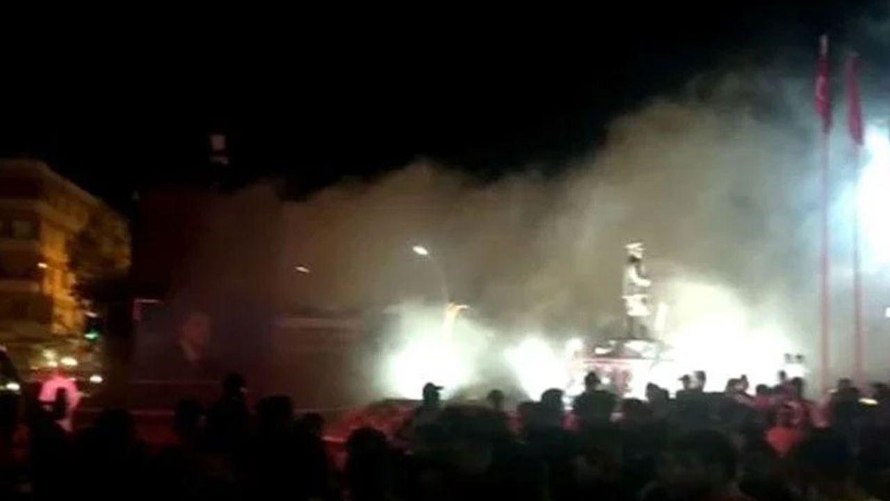 Cengiz Kurtoğlu konserinde yangın
