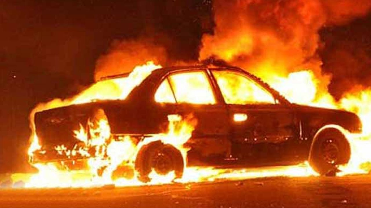 Girne'de araç yangını... Jeep araç kullanılmaz hale geldi!