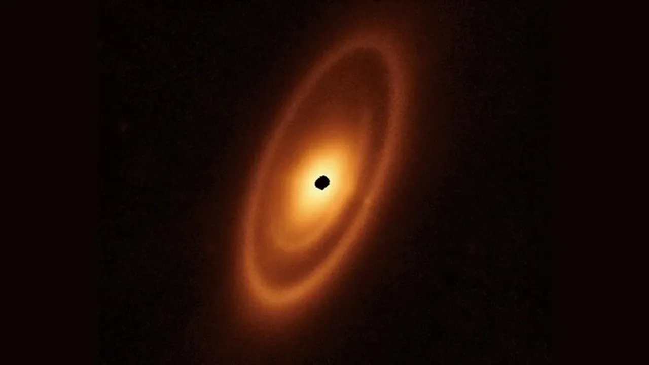 James Webb uzay teleskobu bir yıldızın yörüngesindeki "toz kuşaklarının" fotoğraflarını çekti