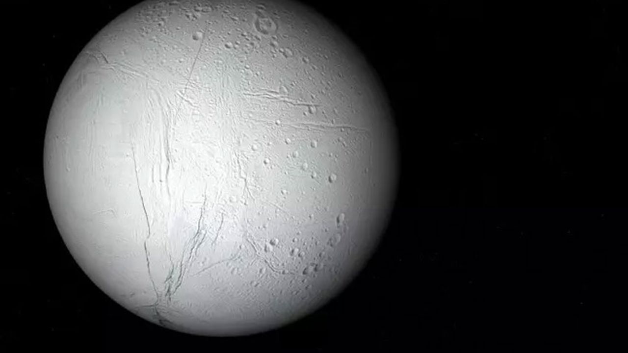 Dünya dışında hayat için "en ideal" yer : Enceladus...