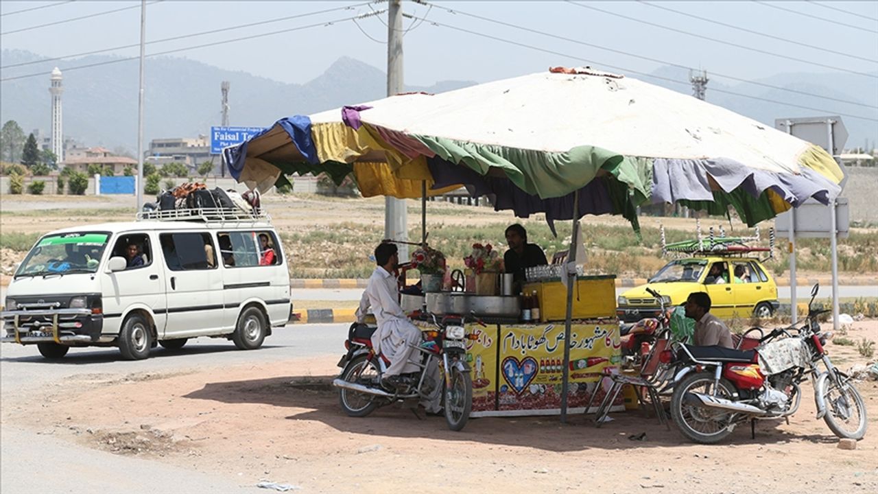 Pakistan'da aşırı sıcaklar nedeniyle ölenlerin sayısı 22 oldu