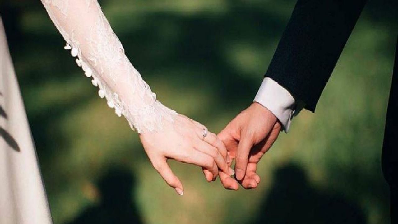 Yer Hindistan: Evlilik sitesinden tanıştığı 15 kişiyle evlendi