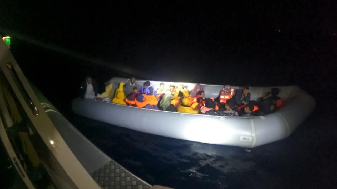 Türk kara sularına geri itilen 25 düzensiz göçmen kurtarıldı