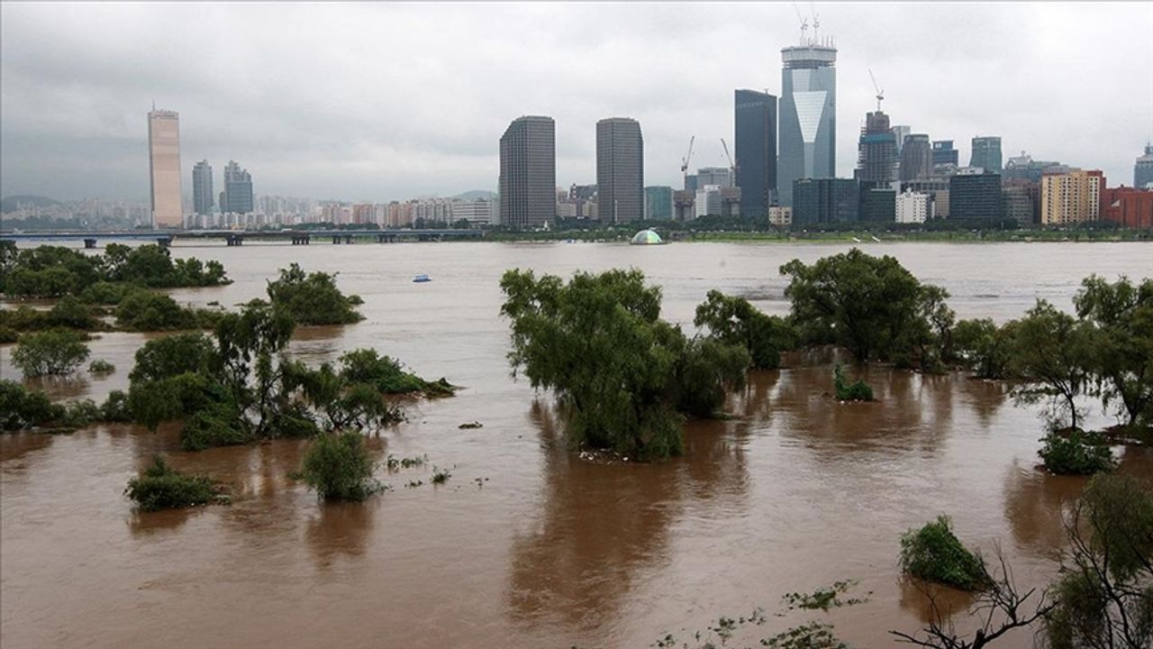 Güney Kore'de şiddetli yağışlarda ilk belirlemelere göre 21 kişi hayatını kaybetti