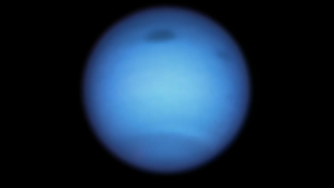 Bilim insanları şaşkın: Neptün'ün bulutları yok oluyor