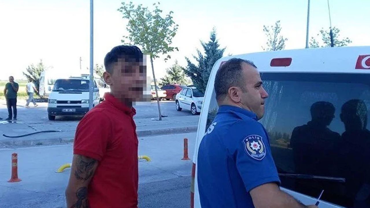Türkiye'de korkunç olay! Otobüste ayağına bastığı yolcuyu dövüp palayla yaraladı