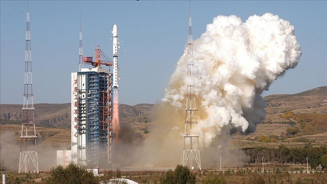 Çin, "Fıngyün-3" meteoroloji uydusunu fırlattı