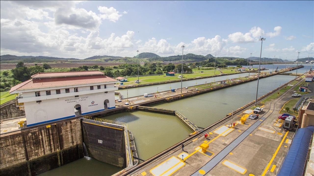 Panama Kanalı'nda 200'den fazla gemi geçiş sınırlaması nedeniyle mahsur kaldı