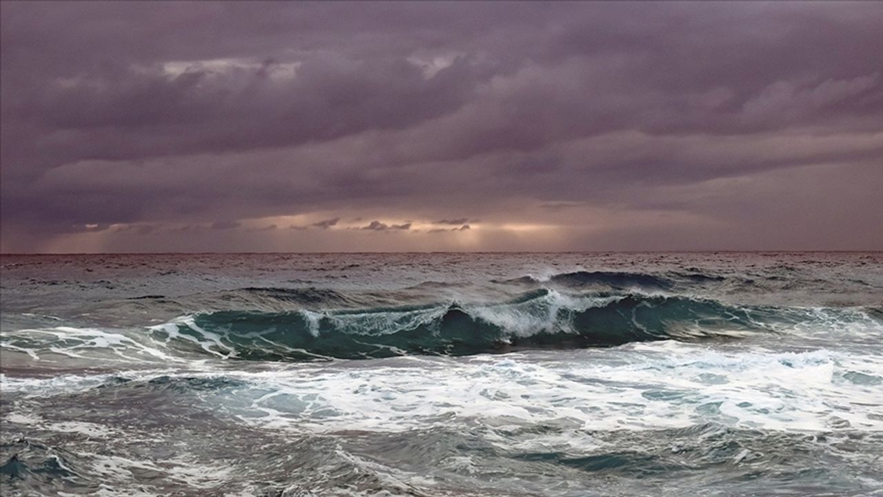 Atlantik Okyanusu'ndaki Lee Tropik Fırtınası, 4. kategoride kasırgaya dönüşebilir