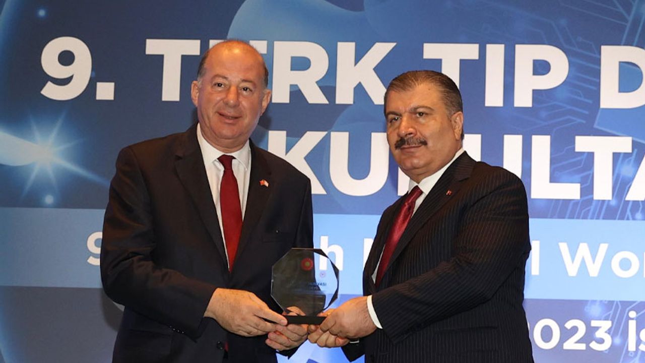 Dinçyürek, İstanbul'da düzenlenen 9. Türk Tıp Dünyası Kurultayı’na katıldı