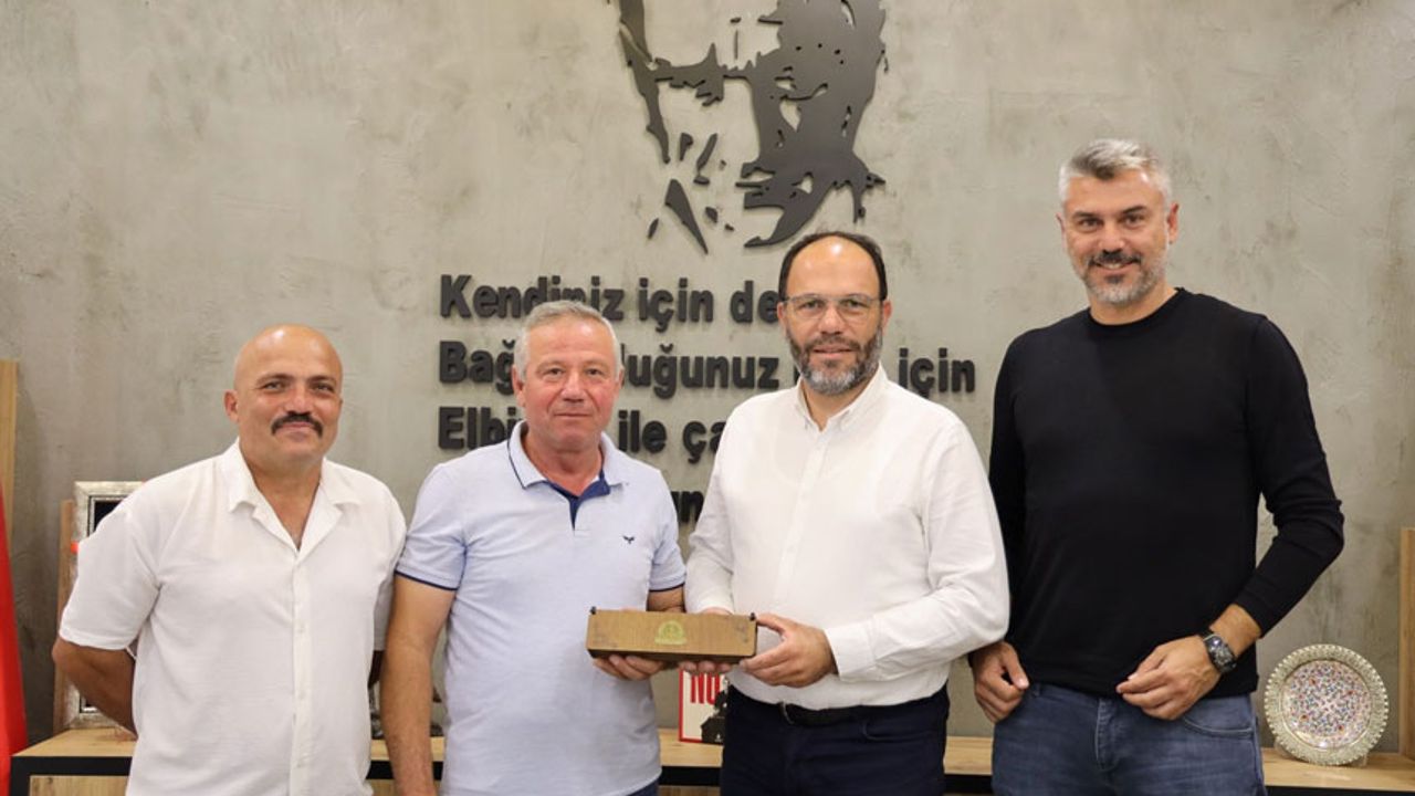 İskele Belediye Başkanı Sadıkoğlu Karadeniz Kültür Derneği yetkililerini kabul etti
