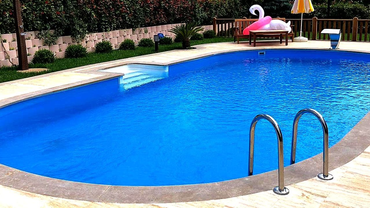 Ozanköy'de dengesini kaybedip havuza düştü: Yoğun bakımda!