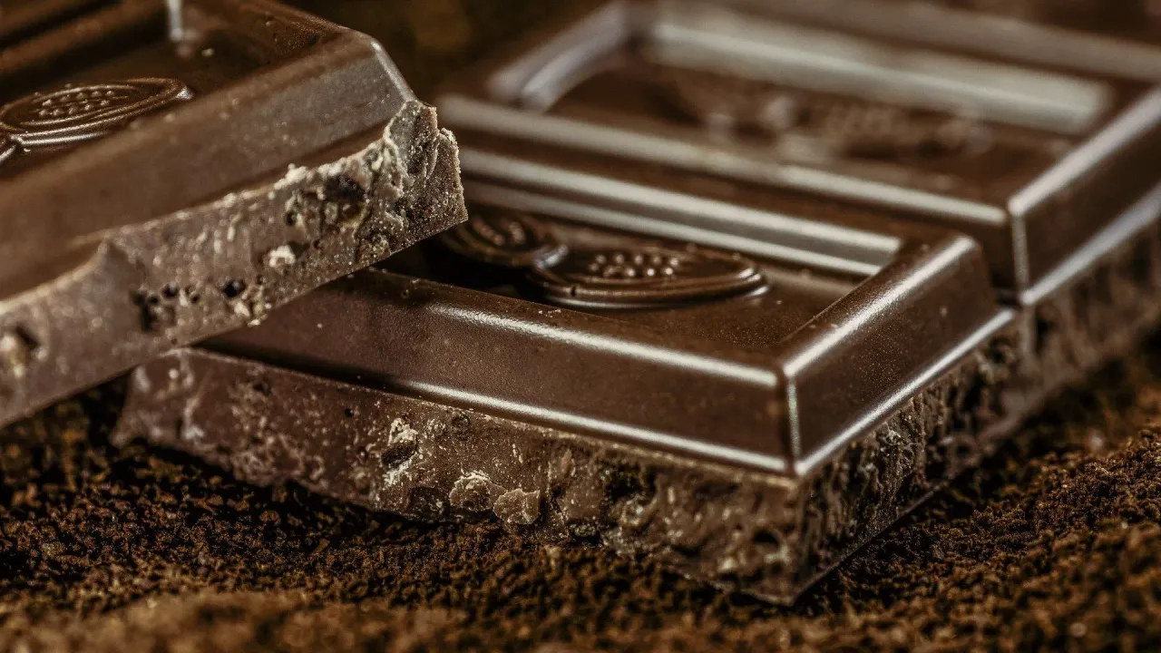 Hem mutluluk sağlıyor hem sağlığa faydası var: Bitter çikolata, vücutta ne gibi etki yaratıyor?