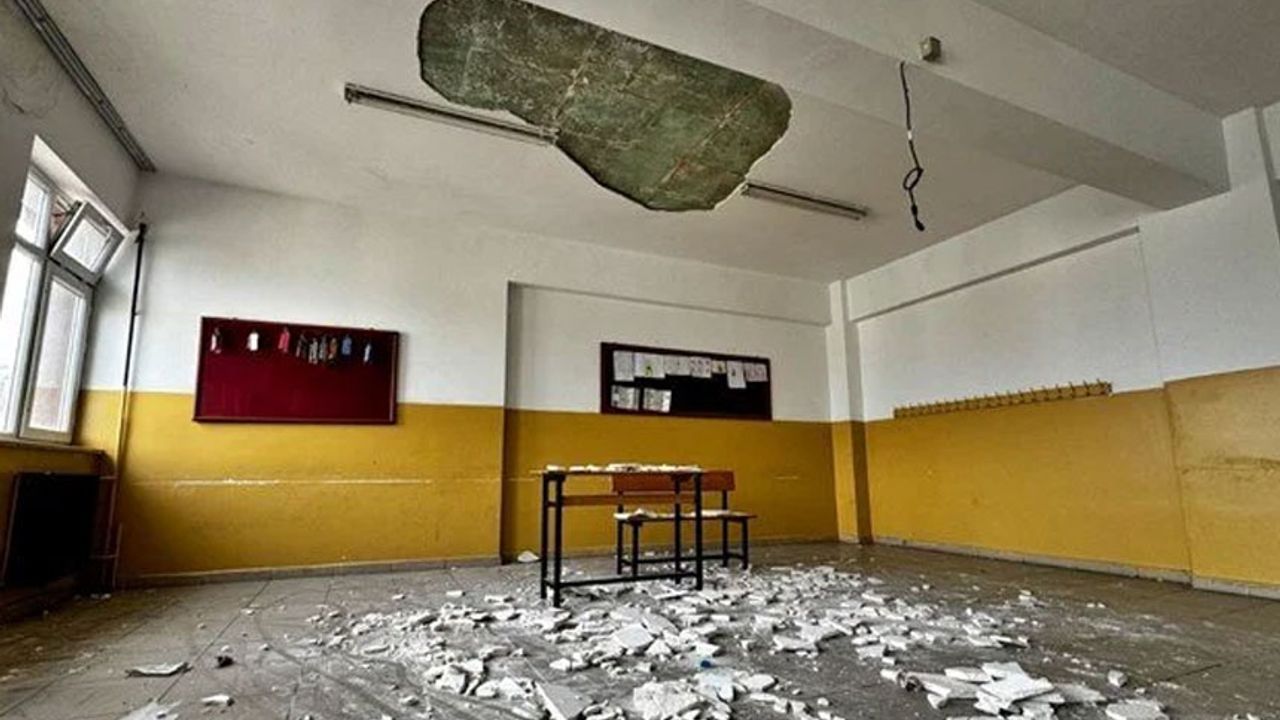 Samsun'da okulun tavanındaki alçı döküldü: 7 öğrenci hafif yaralandı
