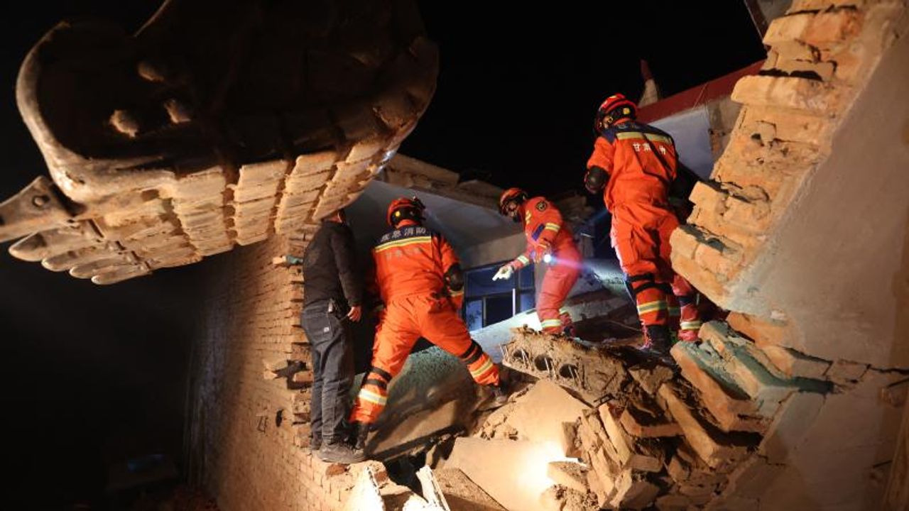 Çin'de 6,2 büyüklüğünde deprem: En az 118 ölü, 220 yaralı