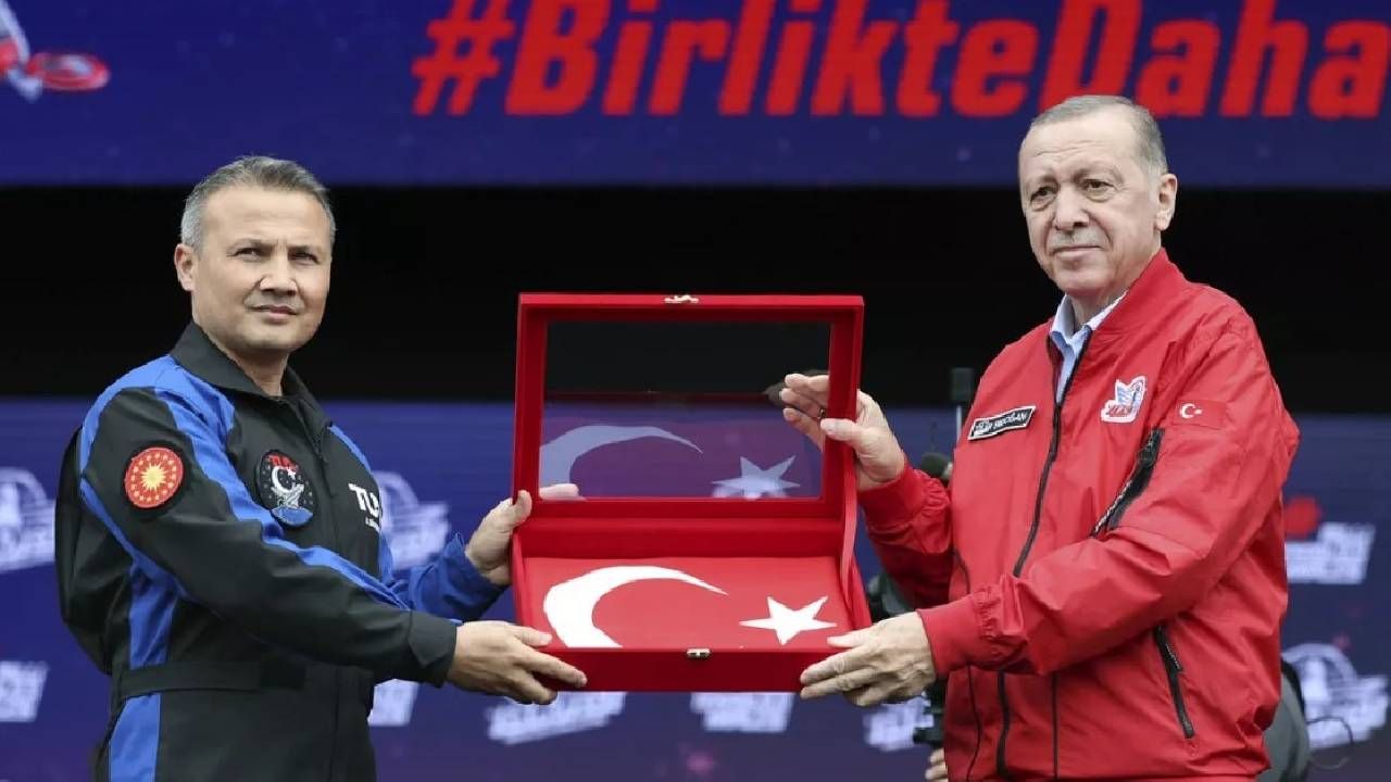 Türkiye’nin ilk astronotu Alper Gezeravcı uzay yolculuğuna çıkıyor