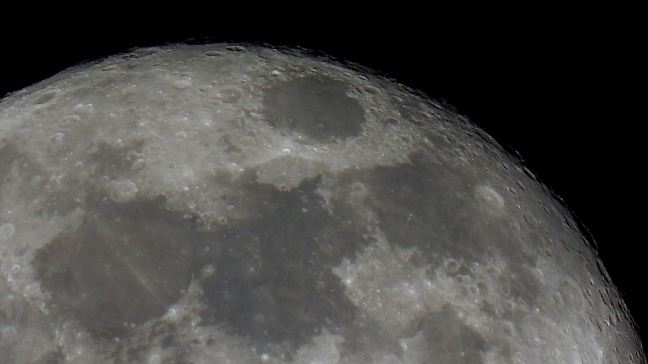 Araştırma: Ay ilk oluştuğunda kabuğunda düşünülenden daha fazla su vardı