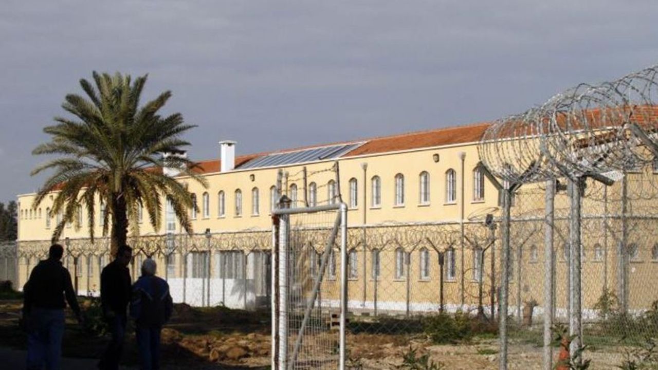Rum Merkezi Cezaevi'nde Filistin için açlık grevi