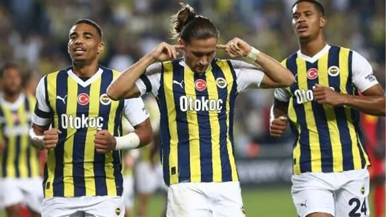 Fenerbahçe'de iki futbolcu gönderiliyor...