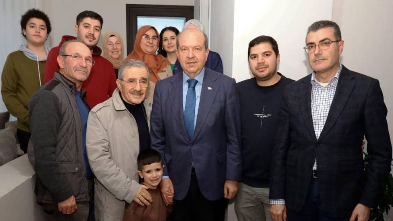 Tatar, depremde hayatını kaybeden Arnavutoğlu ve Arkan çiftinin ailelerini ziyaret etti