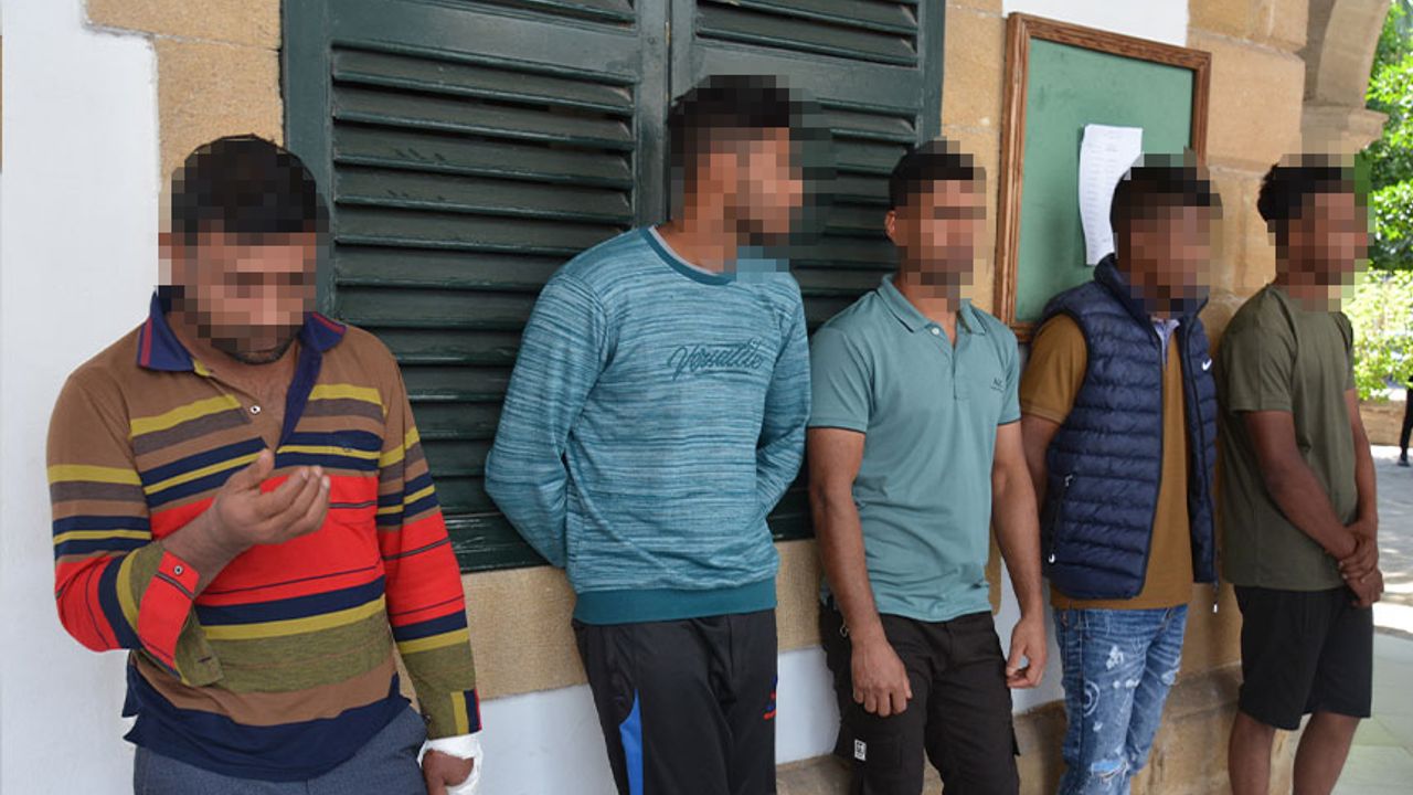 Polis gürültü şikayetiyle kontrole gittiği evde 5 kaçak yakaladı!